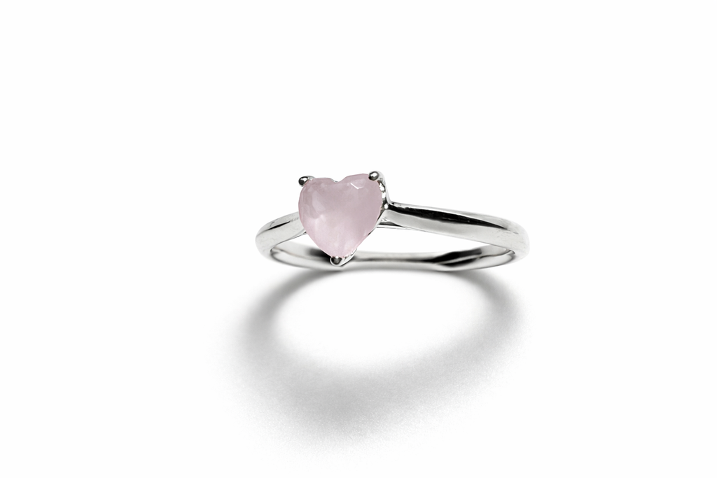 Anillo Corazón de Cuarzo Rosa