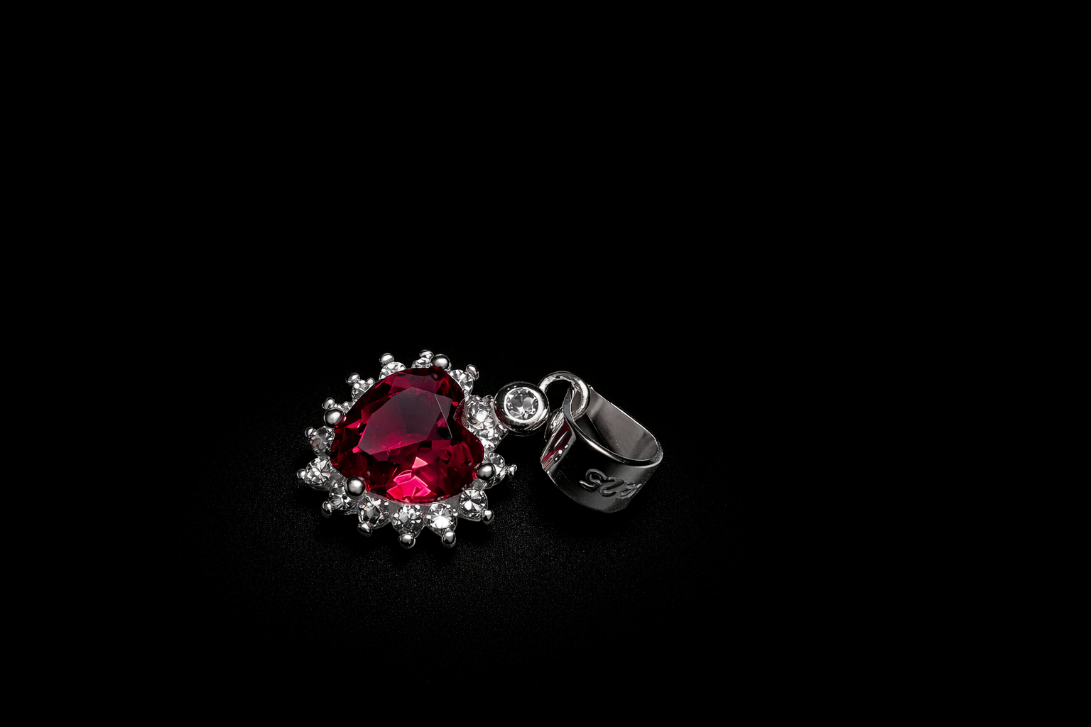 Dije en plata 925 Corazón Rubí Real