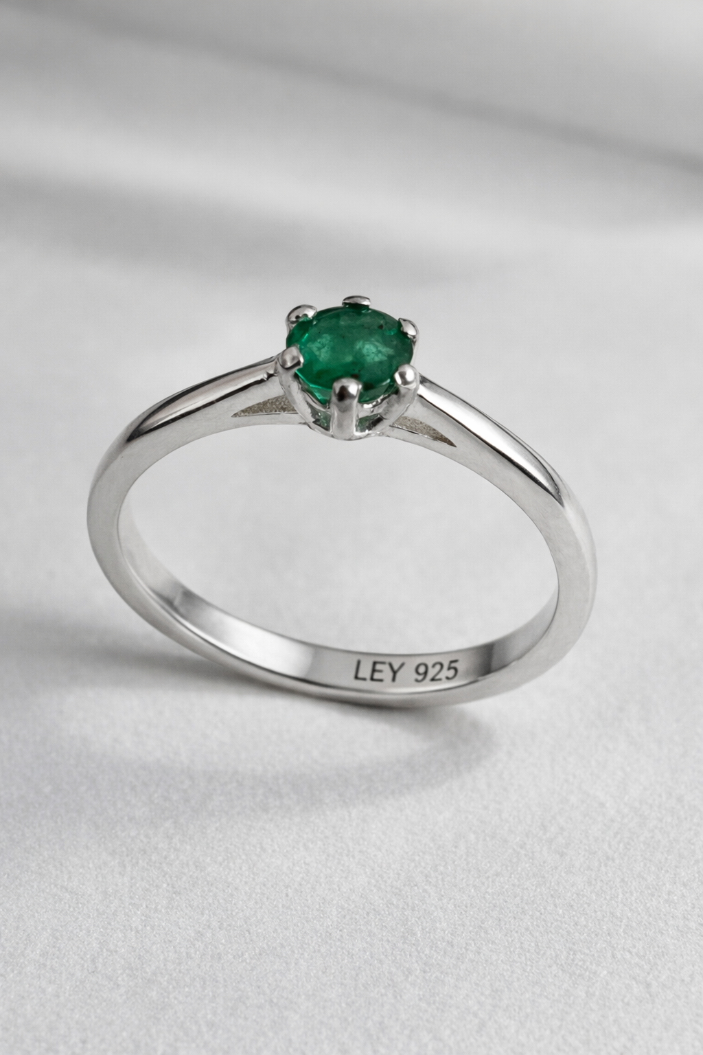 Anillo en Plata 925 con esmeralda Encanto Verde